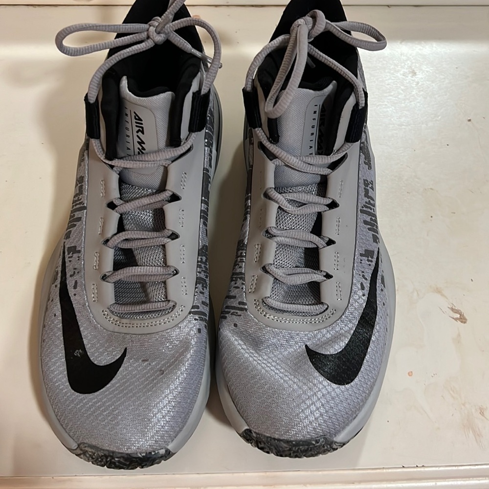 Mens basketball shoes